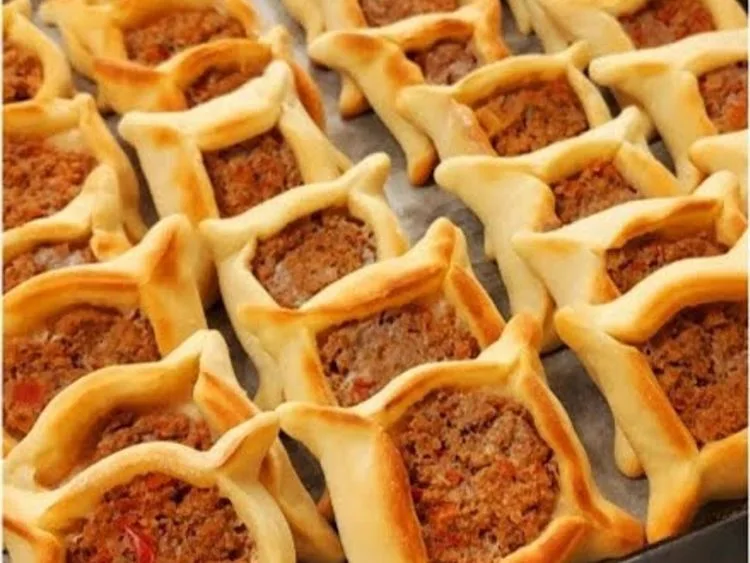Square open meat pastries