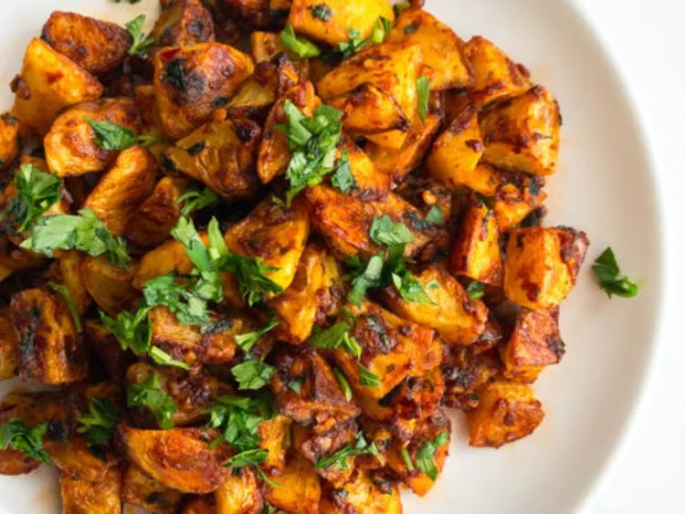 Seasoned potato cubes with herbs