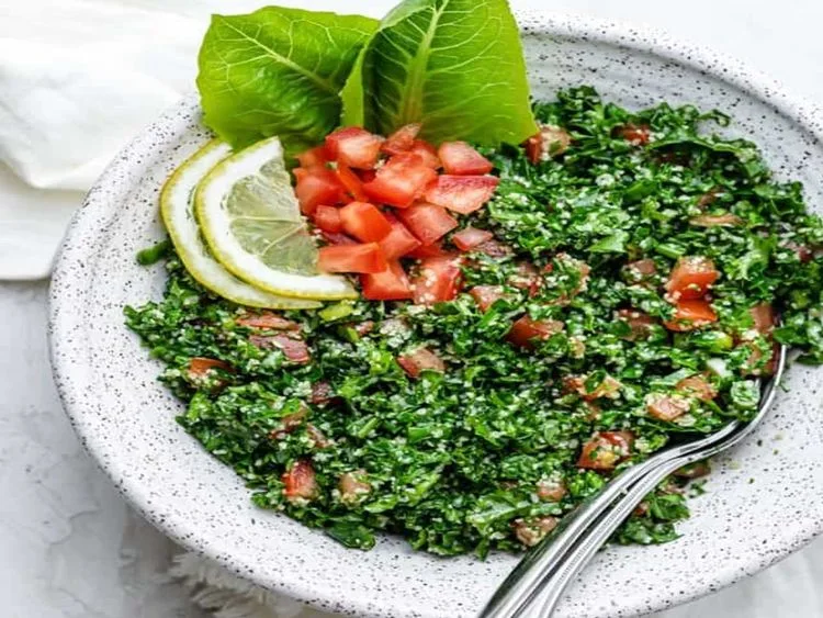 Tabbouleh with chopped parsley, tomatoes and lemon